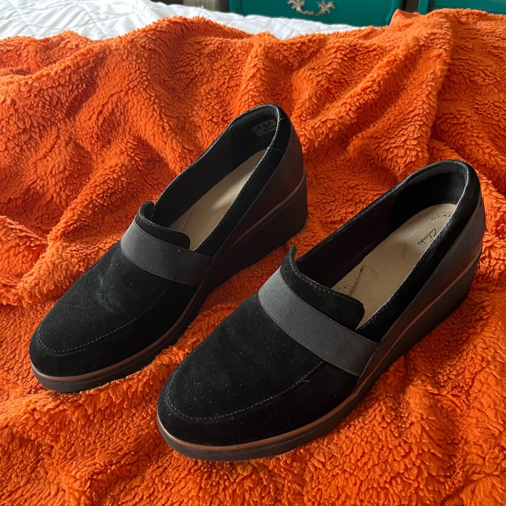 Clarks Elegant Black Wedge Loafers
